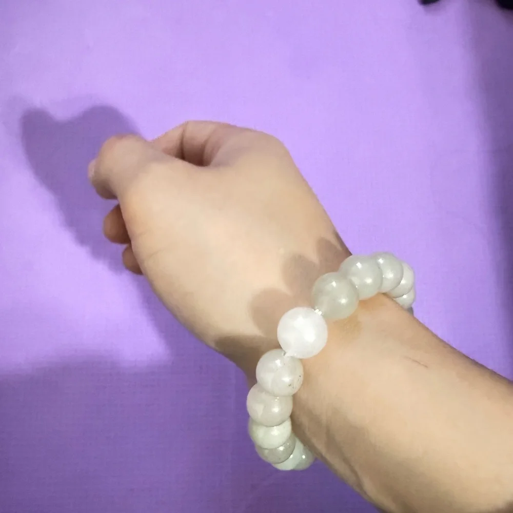 10mm Elegant Green Jade Beaded Bracelet - Picture 4 of 5